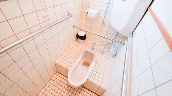 しもずる薬局のお手洗い