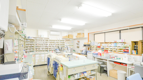 しもずる薬局の調剤室