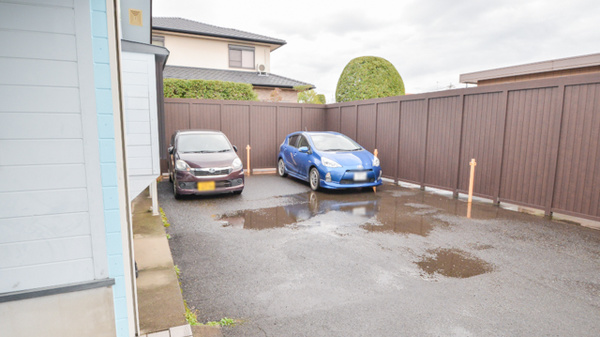 しもずる薬局の駐車場