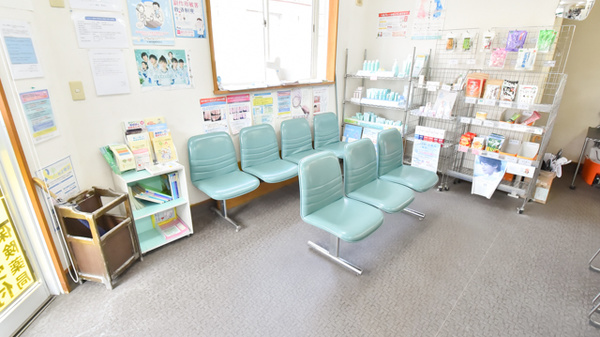 ヘルシー薬局垂水店の待合スペース