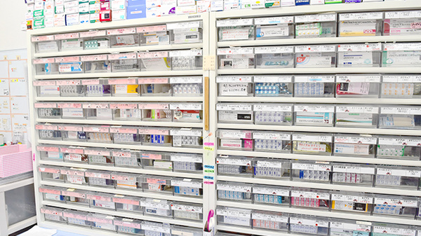 大信薬局　上川内店の薬棚