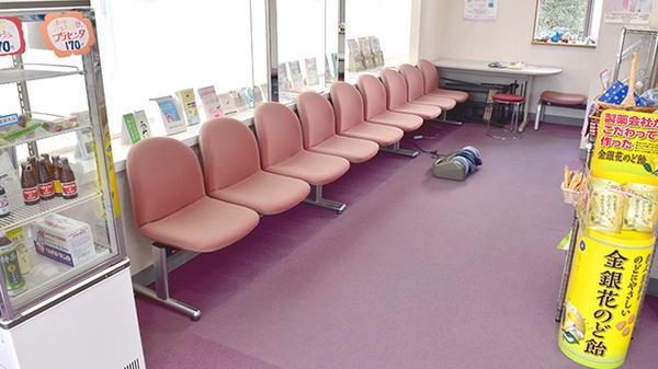 阪神調剤薬局　ひよし店の待合スペース