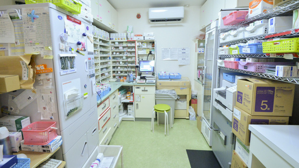 虹色薬局の調剤室