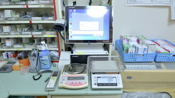 虹色薬局の調剤器具