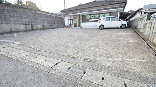 ふなき薬局の駐車場