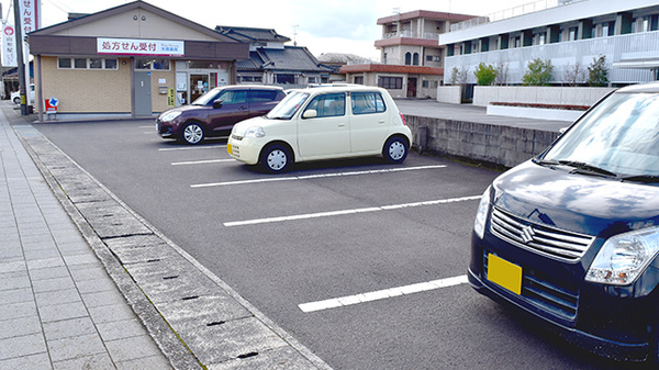 大信薬局さと店の駐車場