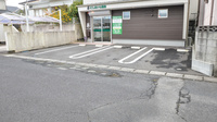 にしあいら薬局の駐車場
