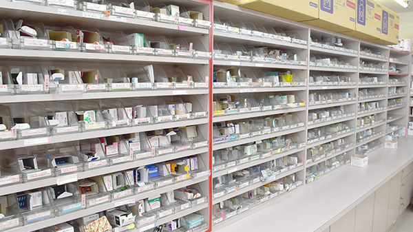 任天堂薬局の薬棚