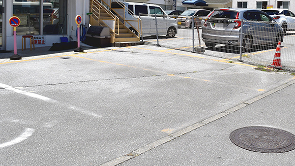 てぃだ薬局の駐車場