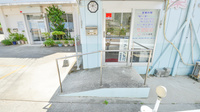 くじら薬局の入口