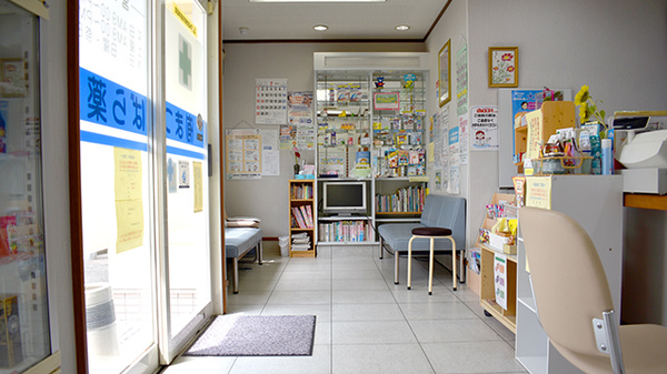 まつばら薬局　外町店の待合スペース
