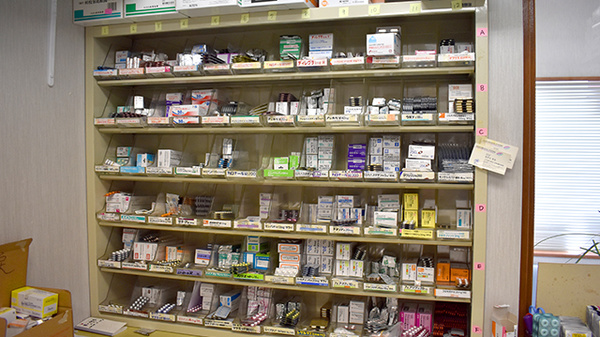 まつばら薬局　外町店の薬棚