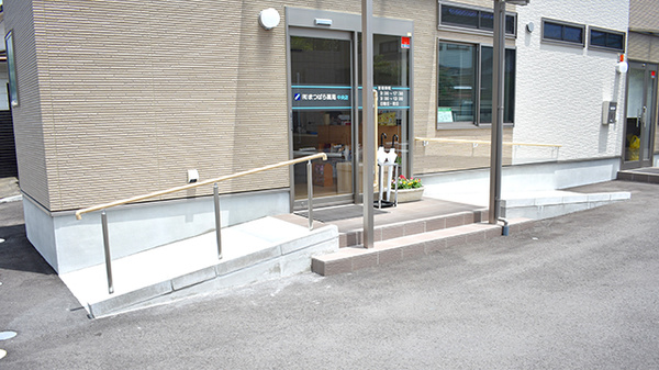 まつばら薬局　中央店の入口