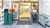 スギ薬局　大宮植竹店の入口