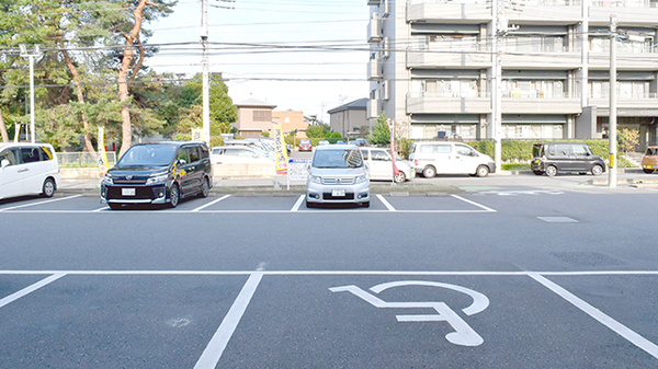 スギ薬局　大宮植竹店の駐車場