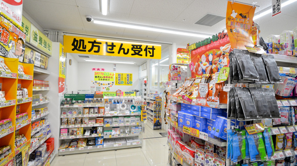 スギ薬局　上本町店の入口