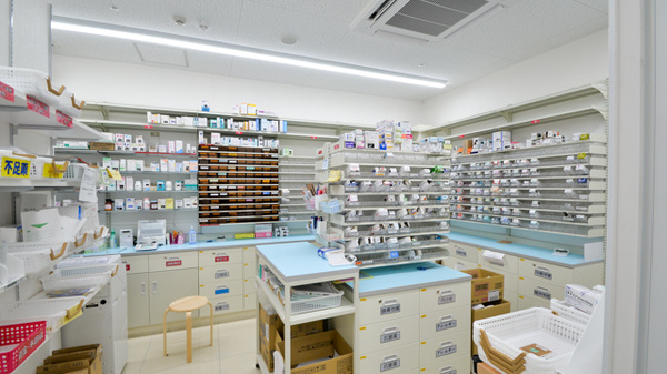 スギ薬局　上本町店の調剤室