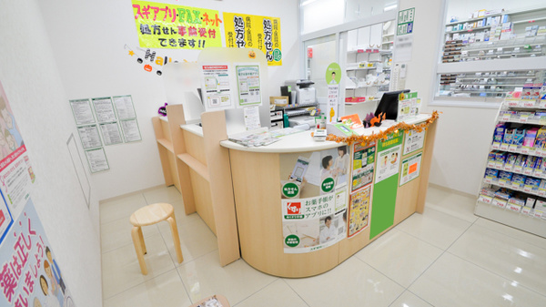 スギ薬局　上本町店の受付/カウンター