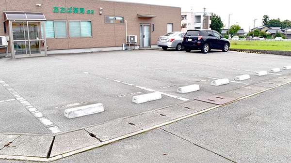 あおば薬局堀店の駐車場