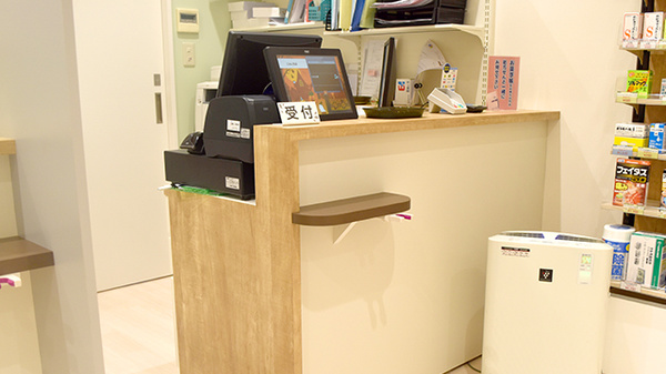 横宮町あおば薬局の受付/カウンター