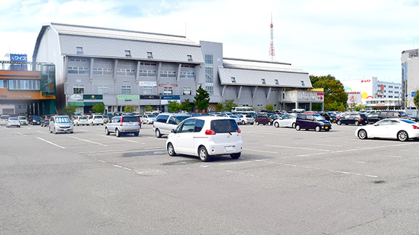 横宮町あおば薬局の駐車場