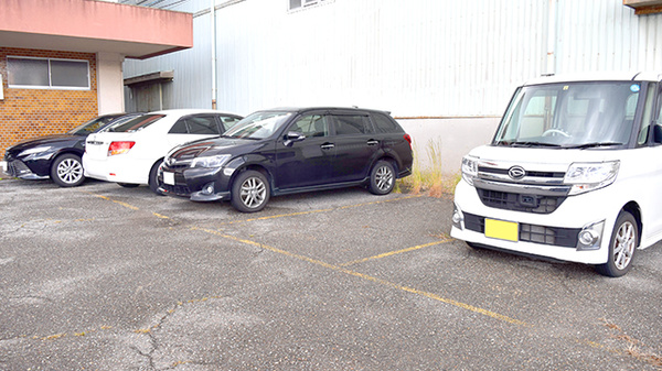 あやめ薬局の駐車場