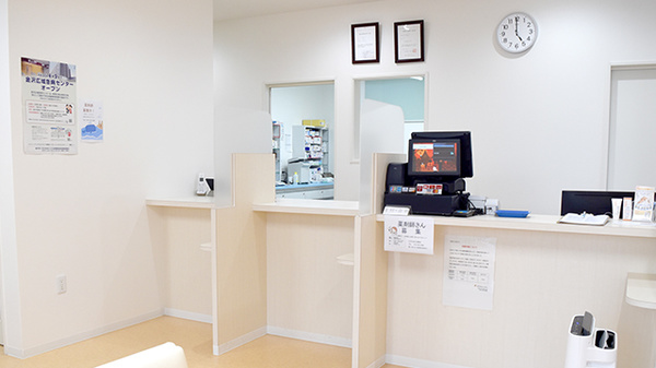 かほくあおば薬局の受付/カウンター