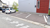 かほくあおば薬局の駐車場