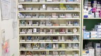 あおば薬局石金店の薬棚