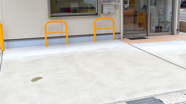 おかだ調剤薬局の駐車場