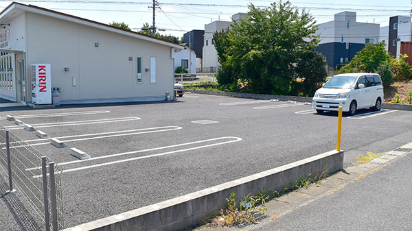 豊田調剤薬局西岡店の駐車場