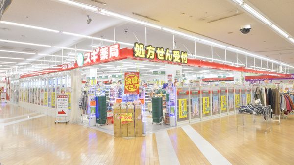 スギ薬局　桂南店の入口