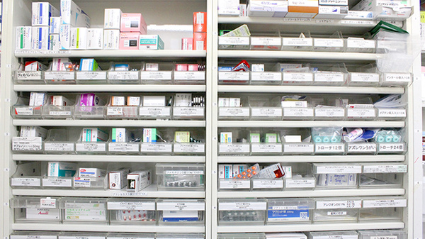 竹内薬局　森下店の薬棚