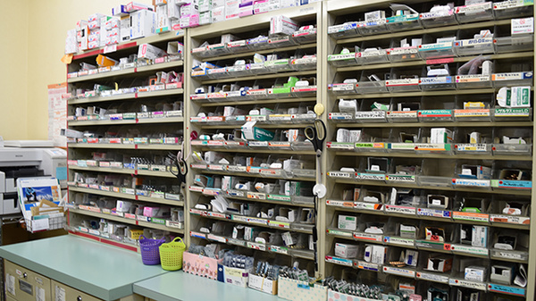 あい薬局内野店の薬棚