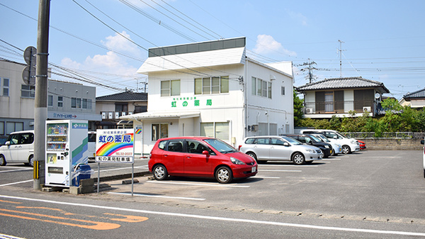 虹の薬局の駐車場
