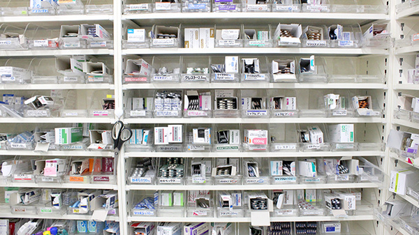 のぞみ薬局の薬棚