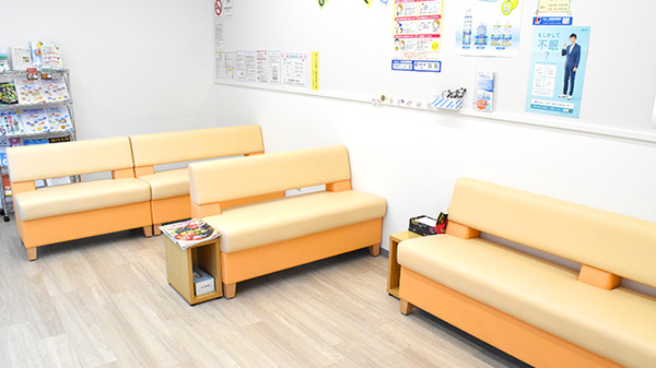 阪神調剤薬局　長瀬店の待合スペース