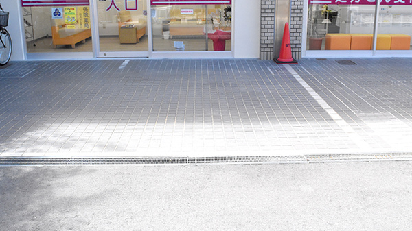 阪神調剤薬局　長瀬店の駐車場