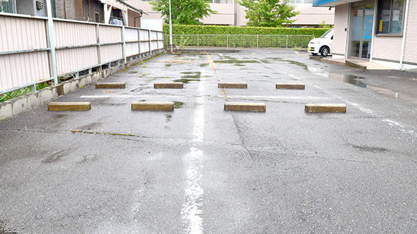 あおぞら薬局の駐車場