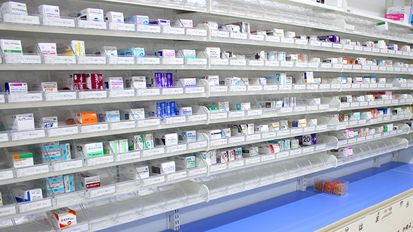 ハッピー調剤薬局　弘前土手町店の薬棚