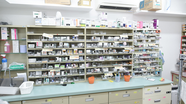 カモミール調剤薬局の薬棚