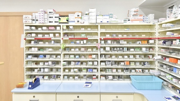 ナカジマ薬局　新琴似店の薬棚