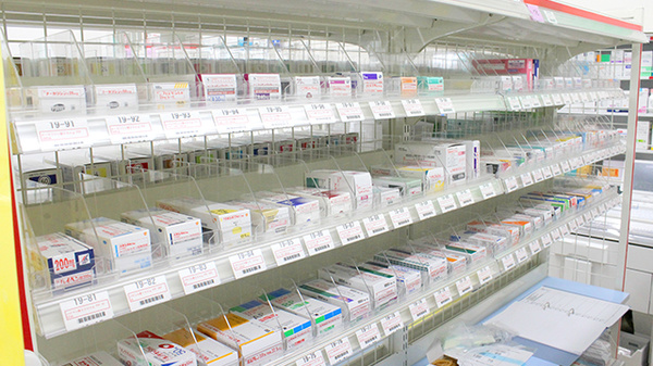 ドラッグセイムス高島平薬局の薬棚