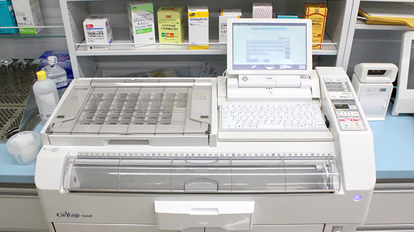 ドラッグセイムス戸塚原宿薬局の調剤器具