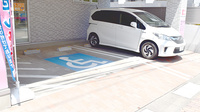 ココカラファイン薬局八潮店の駐車場