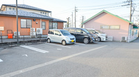上飯野かがやき薬局の駐車場
