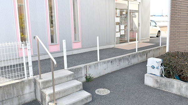 うさぎ薬局　正観寺店の入口