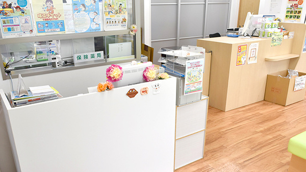 そらいろ薬局の受付/カウンター