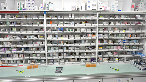 くすのき薬局かしわ沼南店の薬棚