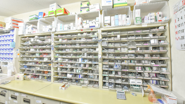 いずみ薬局　尾張旭店の薬棚